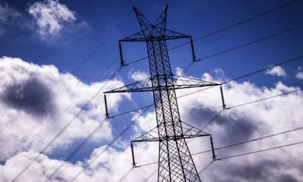 Ζεφύρι: Ρομά κλέβουν ρεύμα από τις κολώνες - Έξαλλοι οι κάτοικοι